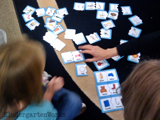 kindergarten puzzle literacy center - KindergartenWorks